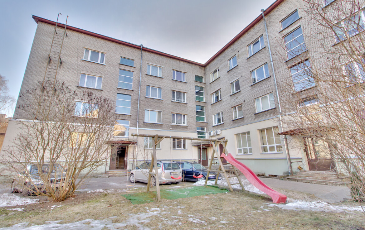 2 room larger apartment in Sikupilli. Close to the airport and three major shoping centers.