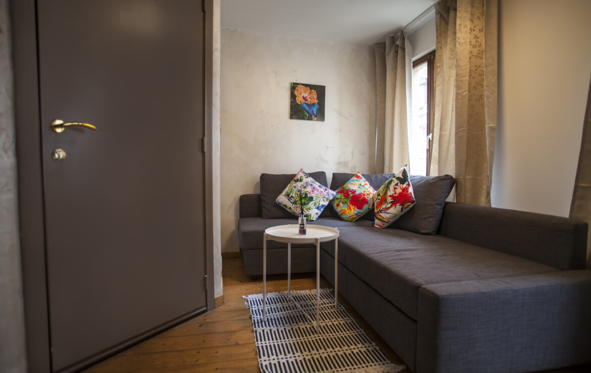 Spacious studio apartment in Antwerp / first floor